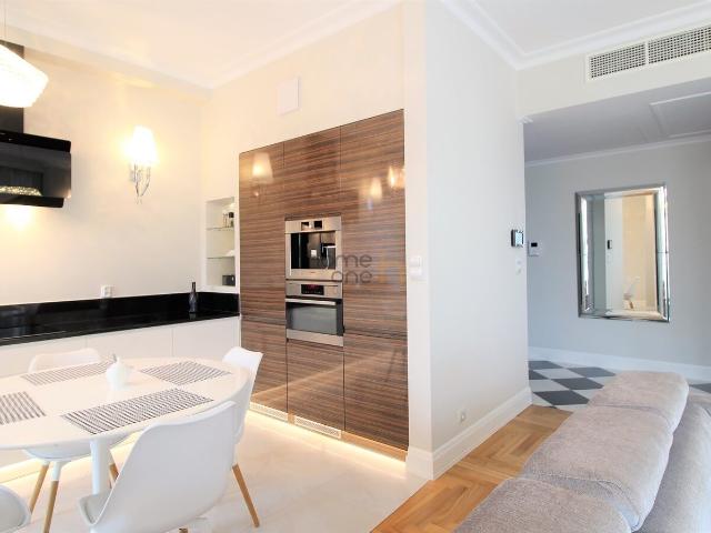 Apartament z 2 sypialniami na Powiślu w Warszawie