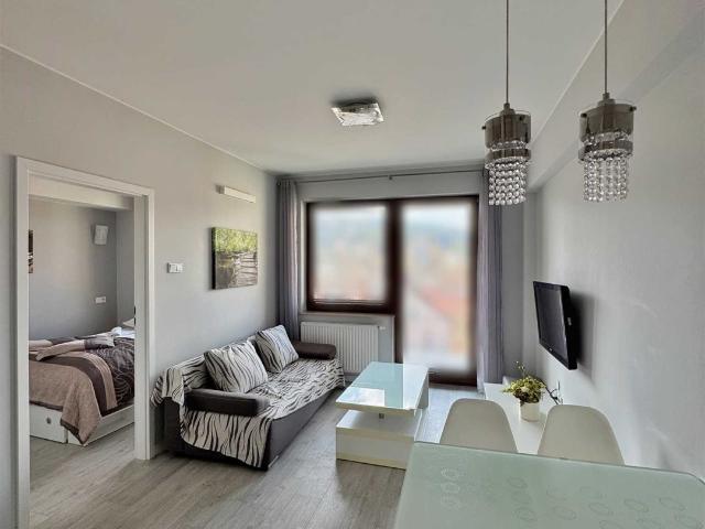 Apartament z panoramicznym widokiem i garażem w centrum