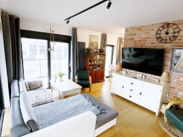 Apartament z widokiem na morze, tarasem i garażem