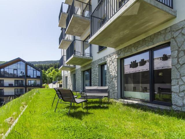 Apartament z tarasem i garażem obok wieży SKYWALK