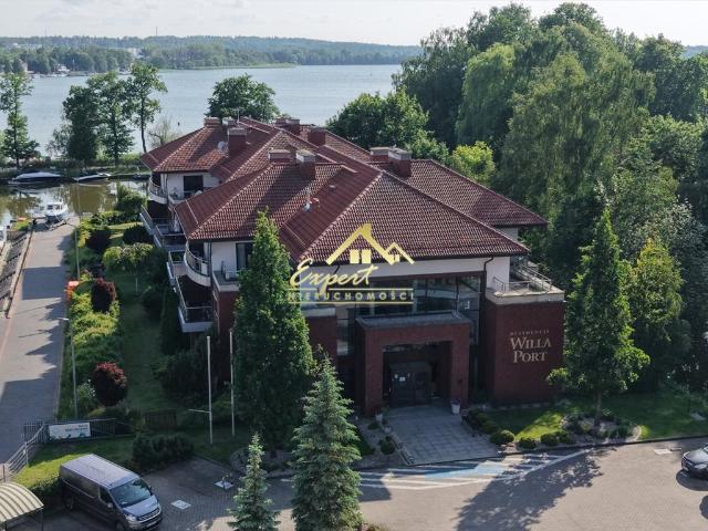 Apartament z tarasem nad jeziorem w Willi Port