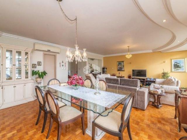 Apartamento 4 dormitórios, sendo 1 suíte, à venda no Centro de Porto Alegre