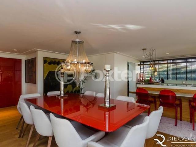 Apartamento, 4 dormitórios, 275 m², em Rio Branco