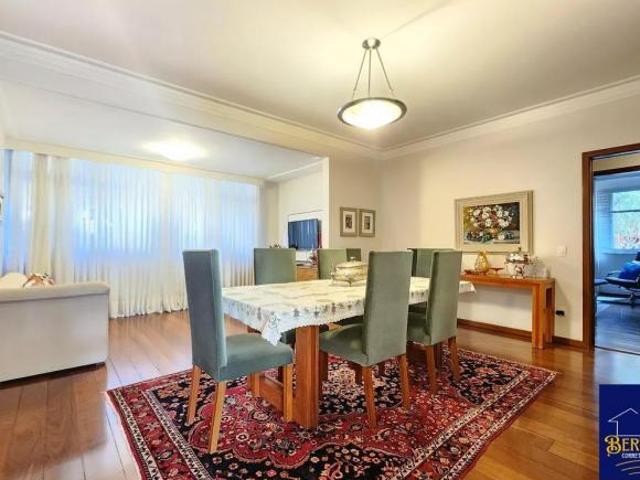 Apartamento 4 quartos, 1 suíte, 160m², 2 vagas em linha, modernizado, em localização nobre, na Savas