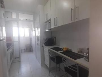 Apartamento 67m² com 3 dormitórios sendo 1 suíte com armários 2 vagas cobertas no Horto Florestal