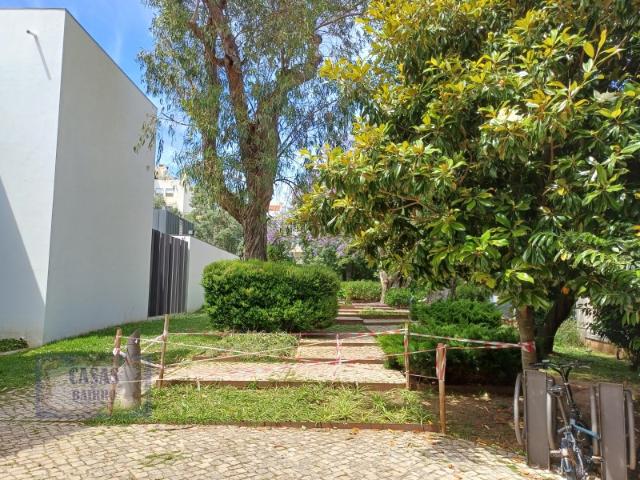 Apartamento 7ass T6 renovado a estrear junto jardim do Palácio dos Anjos no centro de Algés