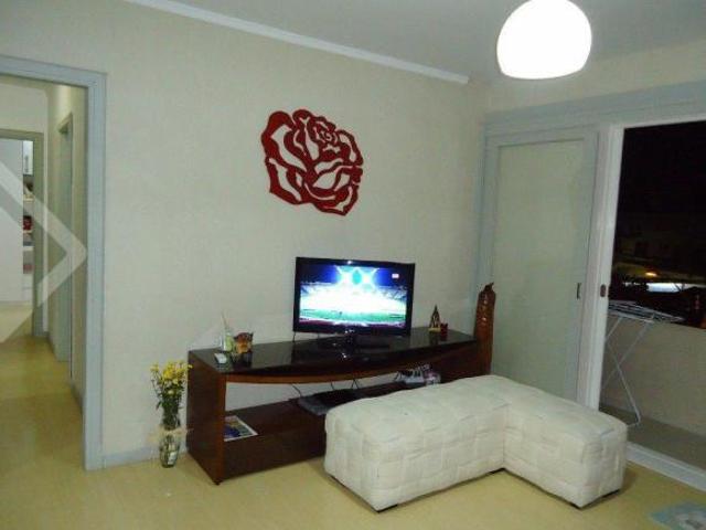 Apartamento 03 dormitórios com 1 vaga, mobiliado, prédio com piscina, próximo ao Centro