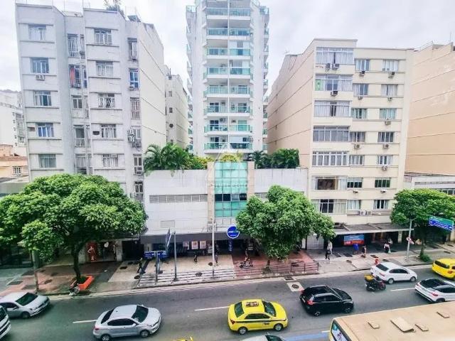 Apartamento sala e quarto com dependência e área de serviço, frente vista livre em Botafogo