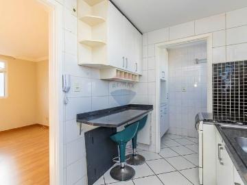 Apartamento 02 quartos e garagem coberta para locação no Pinheirinho