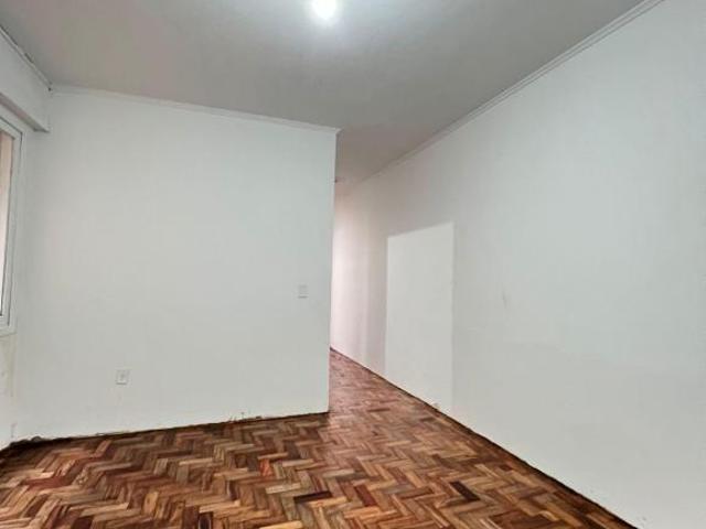 Apartamento 1 dormitório, 1 banheiro desocupado