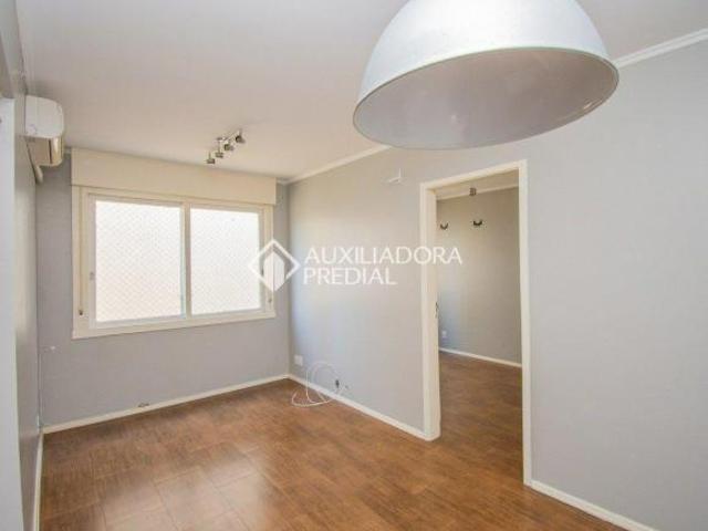 Apartamento 1 dormitório, reformado, semi mobiliado!