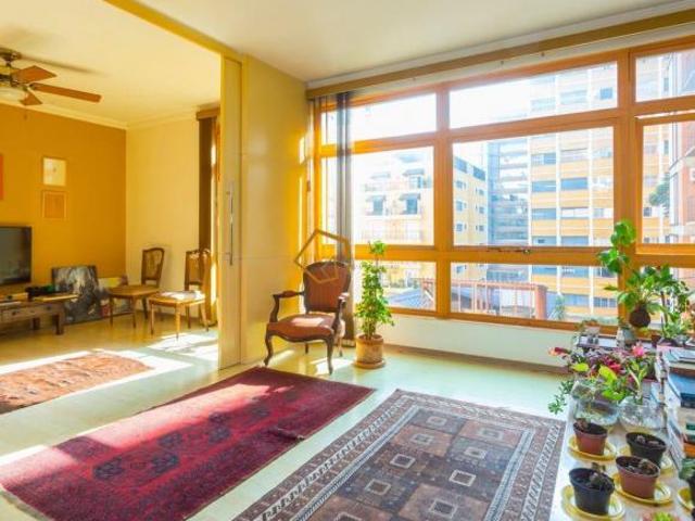 Apartamento 1 por Andar à venda