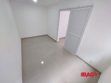 Praça Alice Roberto Piemontez - Garagem