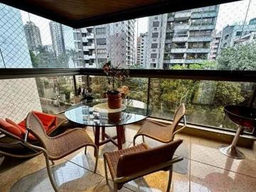 Apartamento 280m², 4 quartos, 2 suítes, salão para 3 ambientes, varanda e 4 vagas de garagem