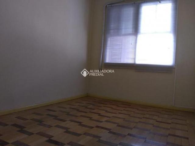 Apartamento 2 dorm, 60m2priv, split, banho social e auxiliar!
