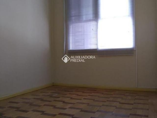 Apartamento 2 dorm, 60m2priv, split, banho social e auxiliar!