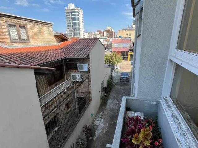 Apartamento 2 Dormitórios com Garagem no Menino Deus – 64m²