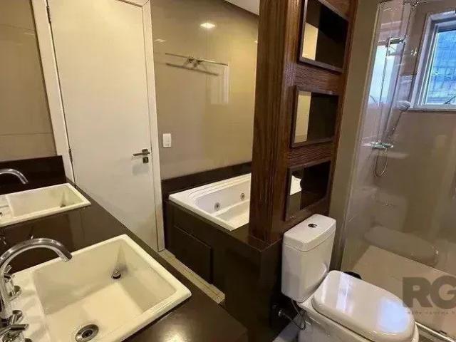 Apartamento 2 dormitórios, sendo 1 suíte, 77 m² de área privativa e 2 vaga s de garagem. Localizado