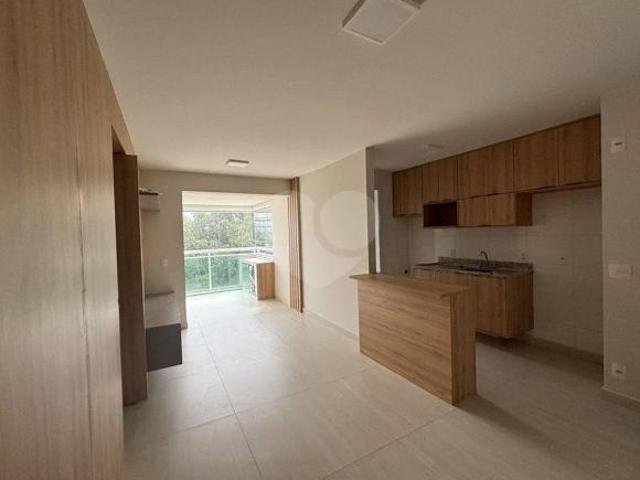Apartamento 2 dormitórios com suíte e varanda integrada na Barra Funda