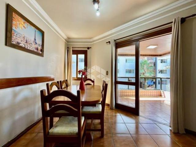 Apartamento 2 dormitórios + dependência de empregada no junto a praça do mini go