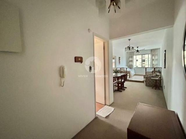 Apartamento 2 Dormitórios, 1 Vaga, Vista Livre e Potencial para Reforma na Ponta da Praia Santos S