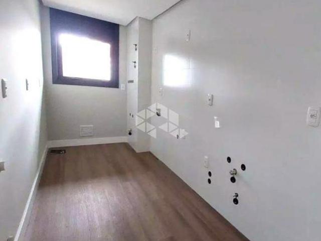 Apartamento 2 dormitórios, 2 suites e 1 vaga de garagem no Centro de Gramado junto a Av. Borges de M
