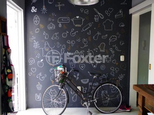 Apartamento, 2 dormitórios, 39 m², em Petrópolis