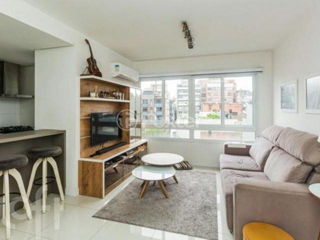 Apartamento, 2 dormitórios, 66 m², em Petrópolis