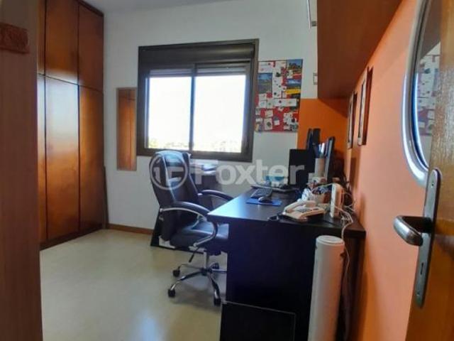 Apartamento, 2 dormitórios, 67.54 m², em Centro