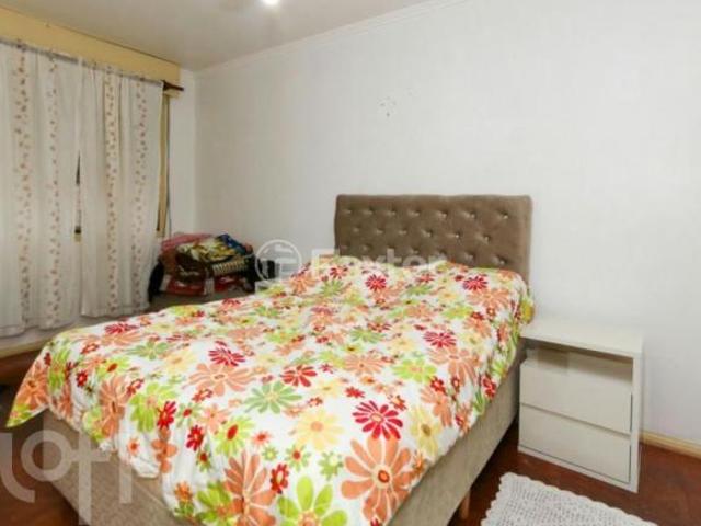 Apartamento, 2 dormitórios, 69 m², em Centro