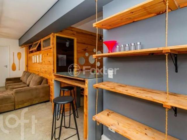 Apartamento, 2 dormitórios, 60 m², em Centro