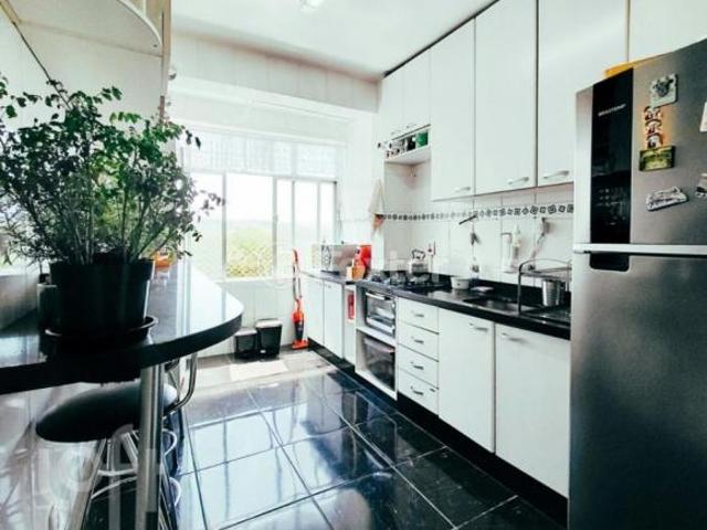 Apartamento, 2 dormitórios, 70.12 m², em Tristeza