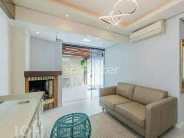 Apartamento, 2 dormitórios, 71.96 m², em Petrópolis