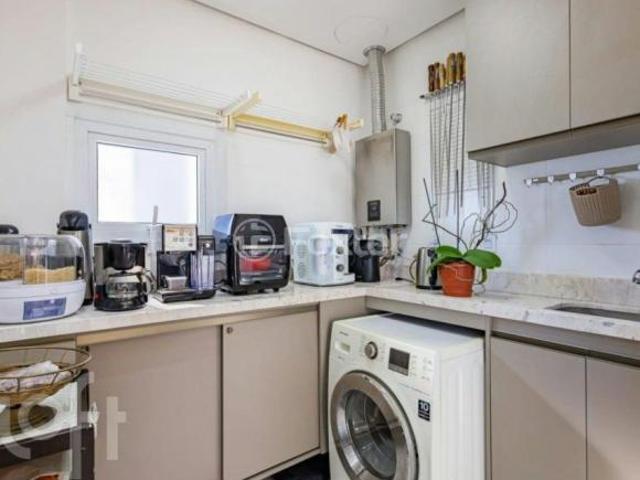 Apartamento, 2 dormitórios, 84.32 m², em Centro