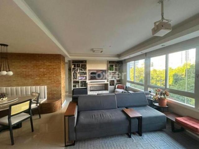 Apartamento, 2 dormitórios, 89 m², em Petrópolis
