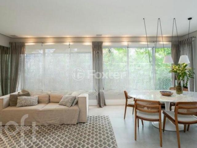 Apartamento, 2 dormitórios, 94 m², em Petrópolis