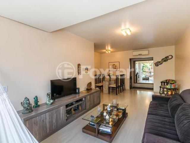 Apartamento, 2 dormitórios, 94 m², em Petrópolis