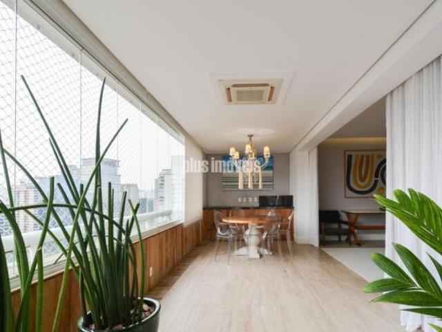 Apartamento 2 Quartos 2 Suites 3 Vagas no Itaim!