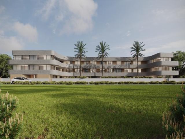 Apartamento 2 quartos, com vista piscina e jardim, a poucos metros das Praias D. Ana e Estudantes e a 5 minutos das Muralhas de Lagos, Algarve, Portugal