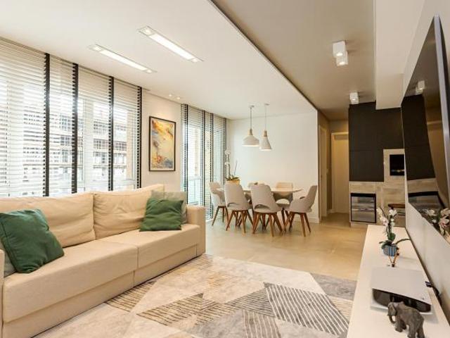 APARTAMENTO 2 QUARTOS, SENDO 1 SUÍTE, 2 VAGAS NO Á