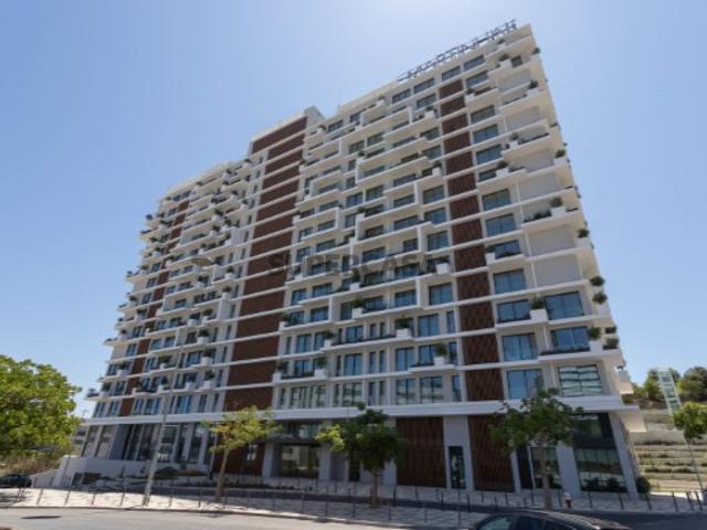 Apartamento 3+1 quartos com varanda a minutos do rio no Parque das Nações
