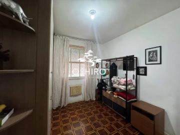 Apartamento 3 dormitórios na quadra da praia Ponta da praia