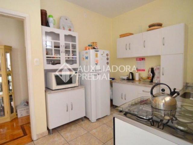 Apartamento 3 dormitórios localizado na Germano Petersen Junior no bairro Mont Serrat em Porto Alegr