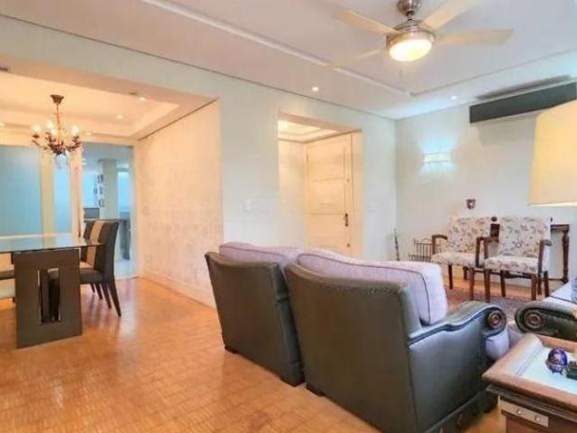 Apartamento 3 dormitórios, suíte, semimobiliado e duas vagas de garagem