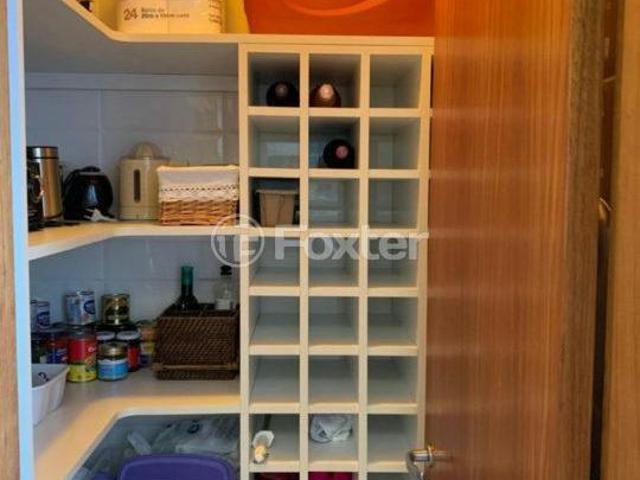 Apartamento, 3 dormitórios, 152 m², em Centro