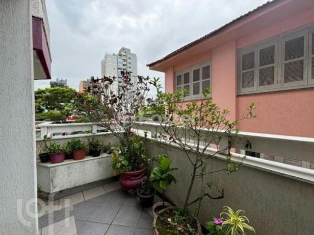 Apartamento, 3 dormitórios, 187 m², em Centro