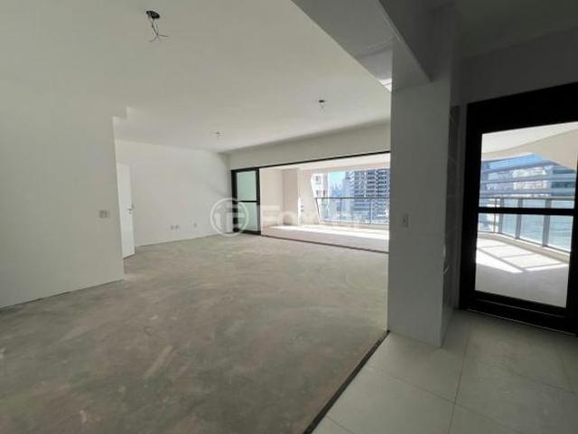 Apartamento, 3 dormitórios, 196 m², em Chácara Santo Antônio Zona Sul