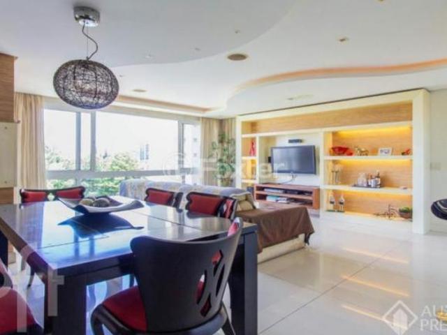Apartamento, 3 dormitórios, 106 m², em Petrópolis