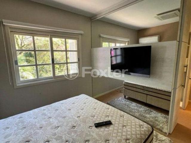 Apartamento, 3 dormitórios, 123 m², em Centro