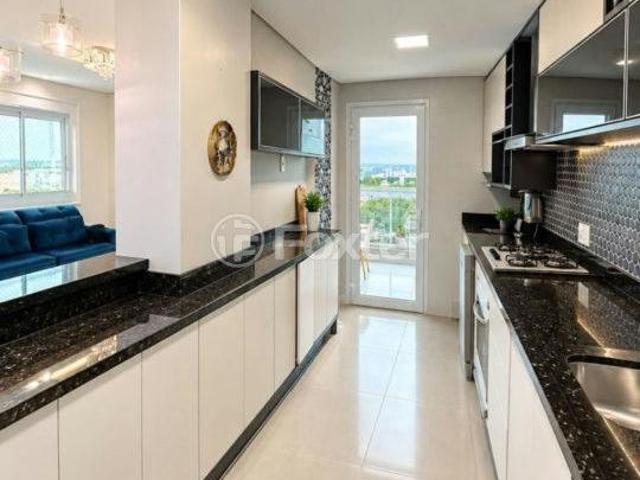 Apartamento, 3 dormitórios, 124 m², em Centro